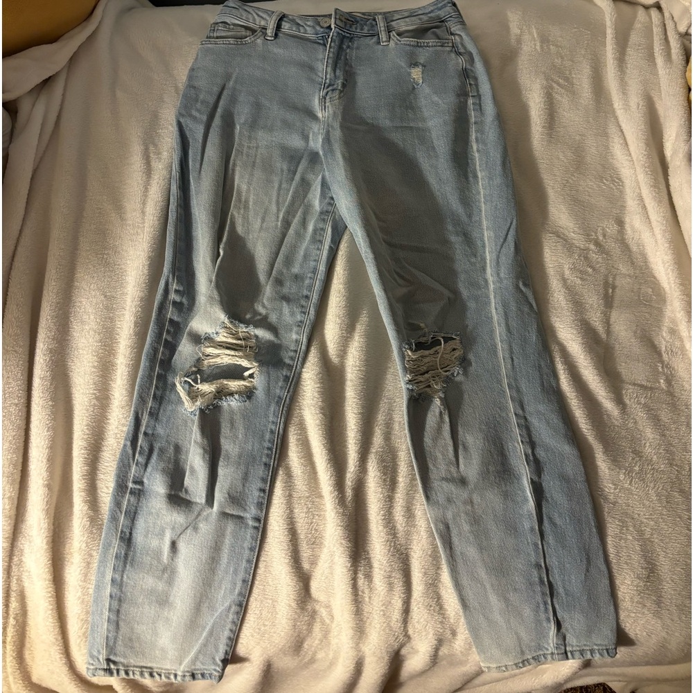 SO lightwash high rise mom jeans